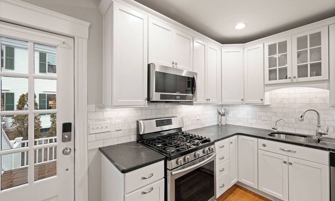 Groton Condominio | Charming Fully Furnished 2-bedroom condo in Downtown Groton
