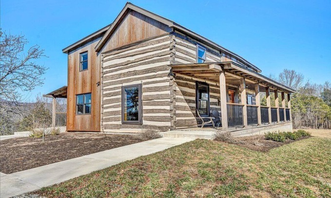 Lowesville Cabina | Charming, fully renovated 19th century cabin with spectacular views. 4 BR, 2 BA.