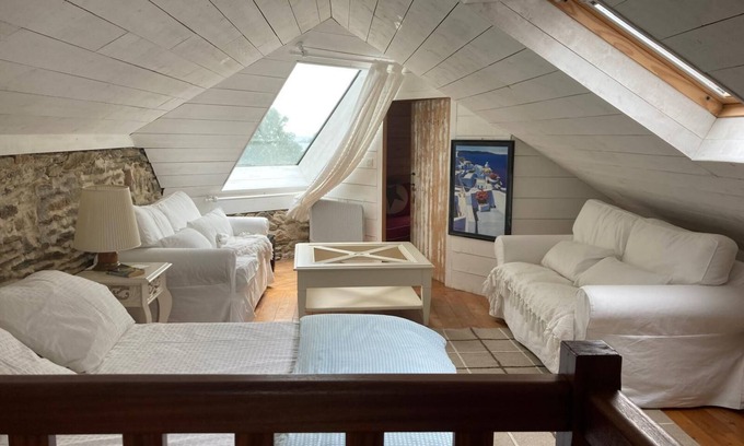 Locmaria-Plouzane Apartamento | Charming furnished house near the beach, with fenced garden