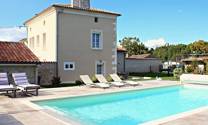 Vars Cabaña | Casa Rural con Piscina Climatizada y Jardín Privado en Vars, cerca de Angulema