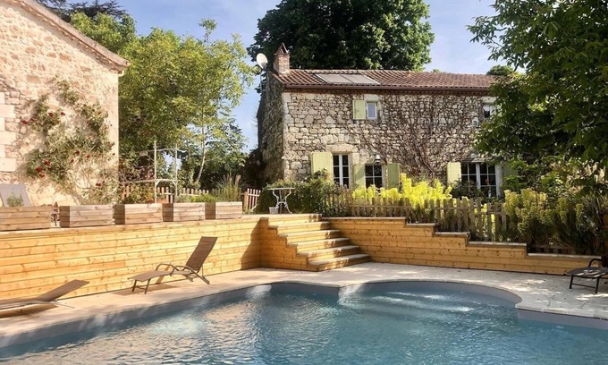 Lusignan-Petit Cabaña | Charming gîte in a green setting