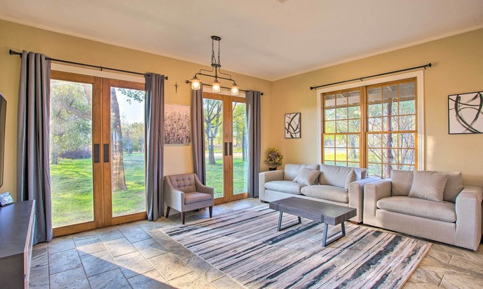 Gainesville Casa | Charming Gainesville Retreat: Barn, Horses Welcome