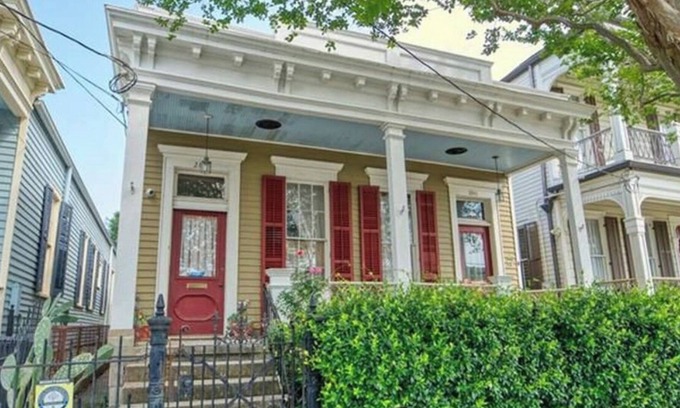 Faubourg Delassize Apartamento | Charming Garden District Rental 1 block from the Streetcar
