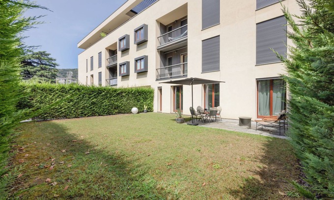 Como Apartamento | Charming Garden Hideaway in Como