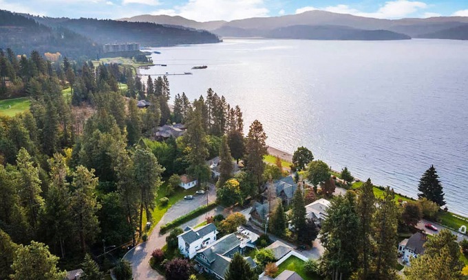 Coeur d'Alene Cabaña | Charming garden retreat near lakes & golf - walk to Sanders Beach