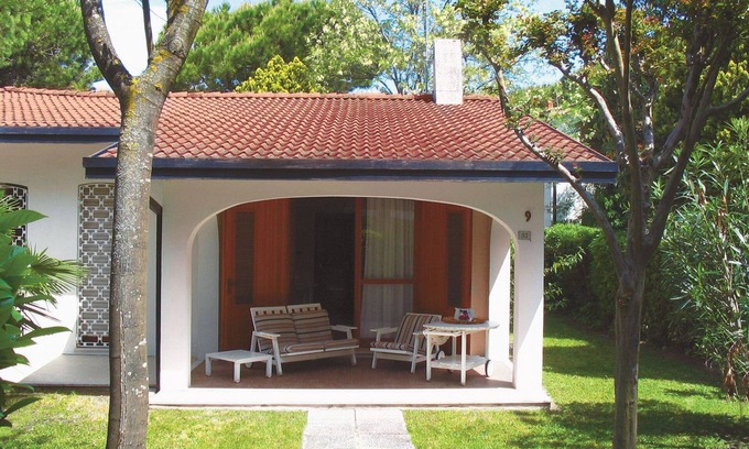 Bibione Pineda Villa | Encantadora villa con jardín para una estancia inolvidable
