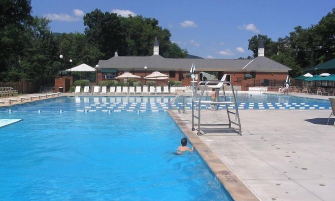 Jefferson Township Casa | Charming Getaway 4BR 3Bath Hot Tub