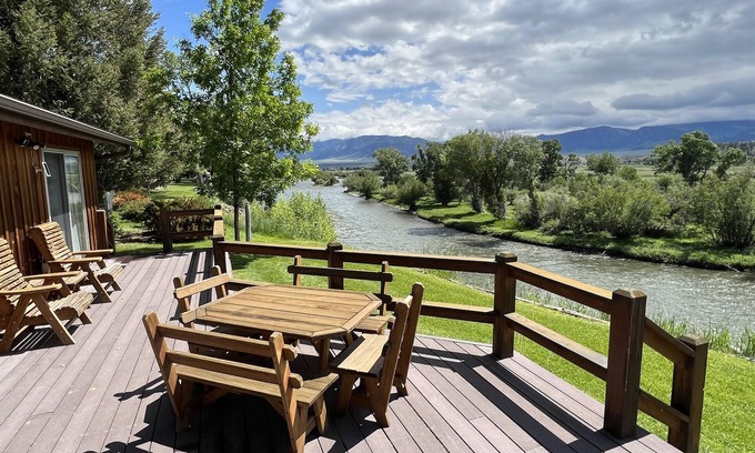 Ennis Casa | Charming Getaway on the Banks of the Madison River