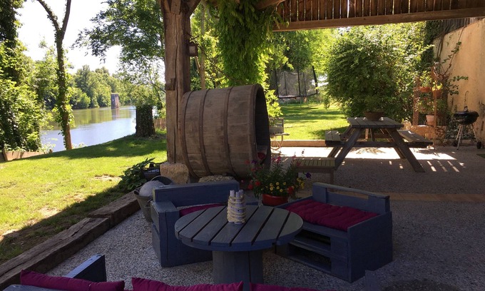 Lafitte-sur-Lot Casa | Charming gîte on the banks of the Lot for fishermen or nature lovers