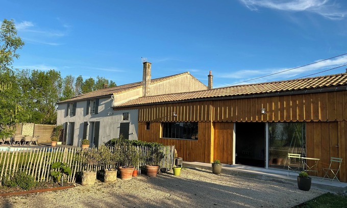 Vix Casa | Charming gite with heated pool and jacuzzi - Marais Poitevin