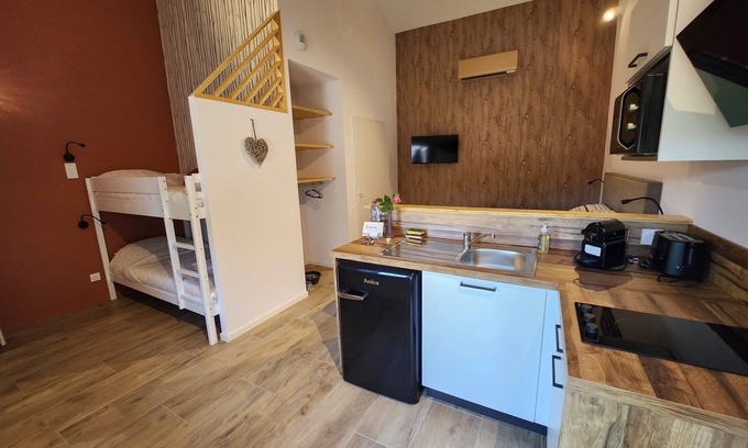 Saint-Pierre-d'Exideuil Casa | Charming gîte with swimming pool