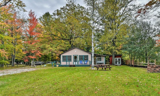 Gladwin Casa | Charming Gladwin Family Cottage - Indian Lake