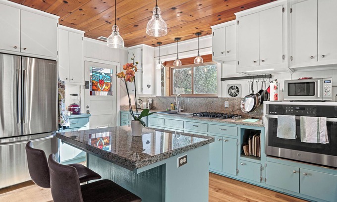 Glen Ellen Casa | Charming Glen Ellen house w/home office. Pet Friendly!