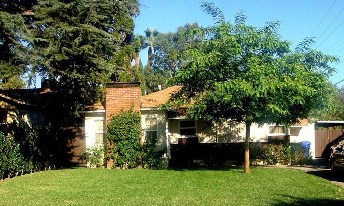 Granada Hills South Casa | Charming Granada Hills Home in Great Neighborhood