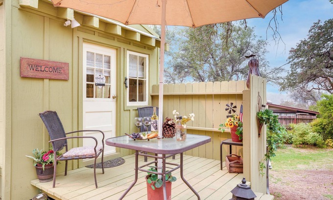 Cedar Ridge Apartamento | Charming Grass Valley Studio w/ Deck & Pond Access