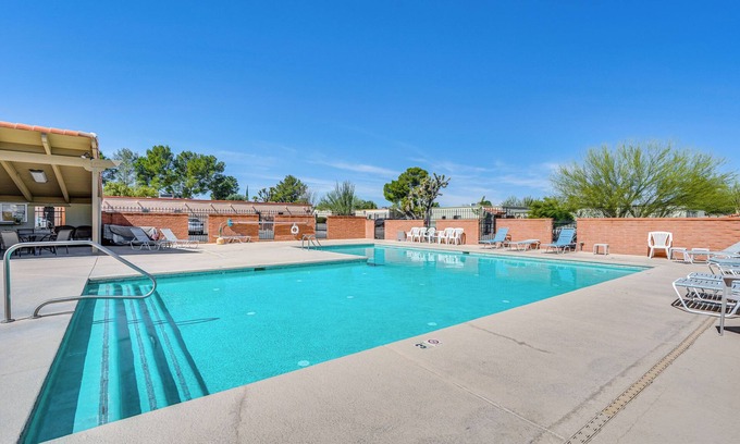 Green Valley Casa | Charming Green Valley Townhome w/ Community Pool!
