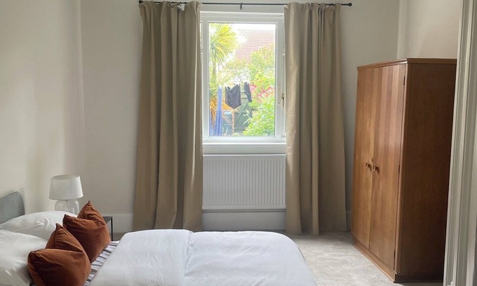 Hoylake Apartamento | Charming Ground Floor Apartment in Hoylake