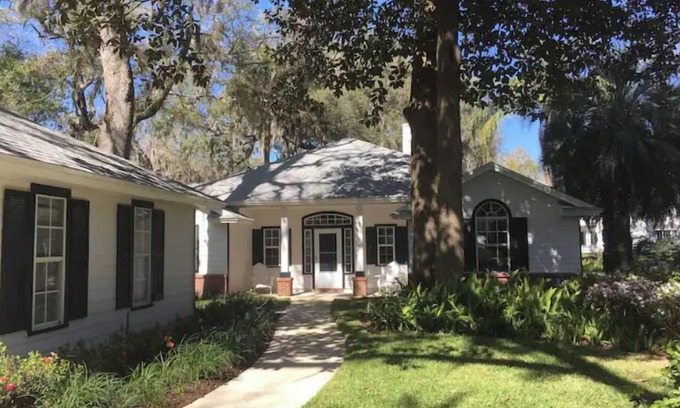 Green Cove Springs Casa | Charming Guest House on Private 5 Acre Riverfront Estate with DOCK