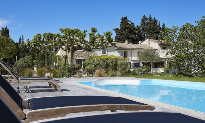 Sarrians Casa | casa de huéspedes situada en el campo con un gran jardín y una gran piscina