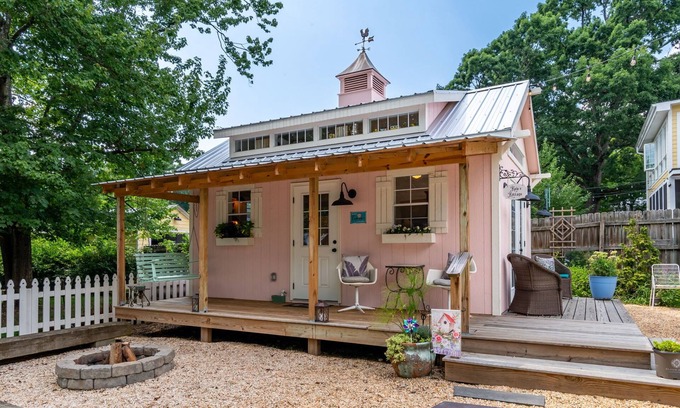 North Chesterfield Cabaña | Charming Guesthouse at Historic Bon Air Estate with WiFi, AC