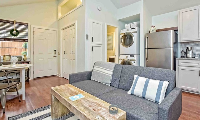 Hancock Casa | Charming guesthouse with full kitchen, private entrance & fenced patio