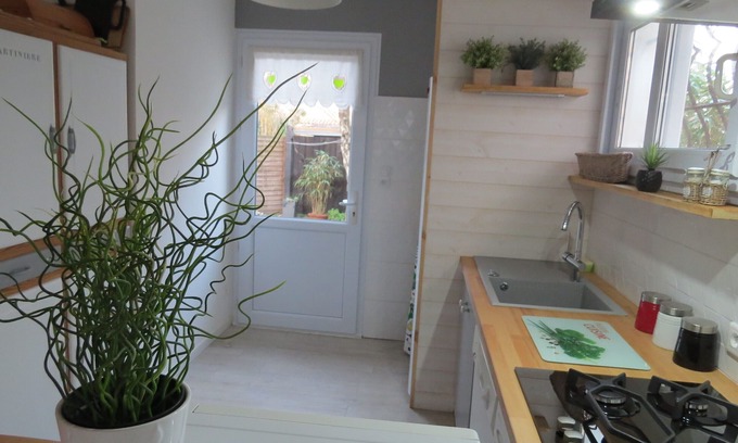 La Cotiniere Casa | Charming house in quiet, enclosed garden, near sea, port, shops