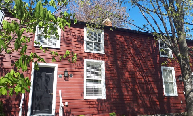 Old Town Historic District Casa | Charming historic home in the heart of Old Town Niagara-on-the-Lake