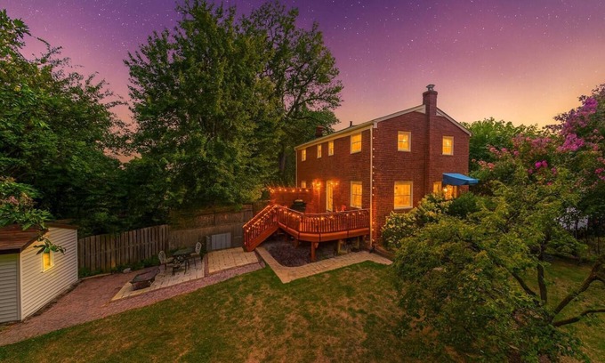 Seminary Hill Casa | Charming Hideaway 19 min to DC huge Backyard/Grill