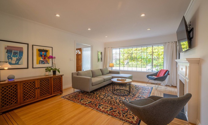 Edgemont Casa | Charming Hillside Home