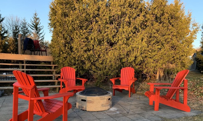 Meaford Cabaña | Charming hilltop lake view cottage mins from beach