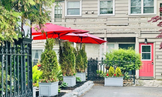 Amherstview Casa | Charming historic 2-bedroom coachhouse in Kingston