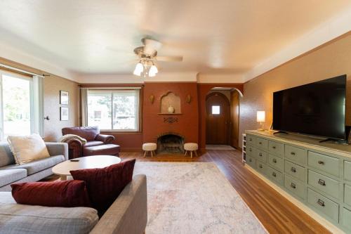 Northtown Casa | Charming Historic 4 bed -Nearby Eats, Brewery, Shops, Park
