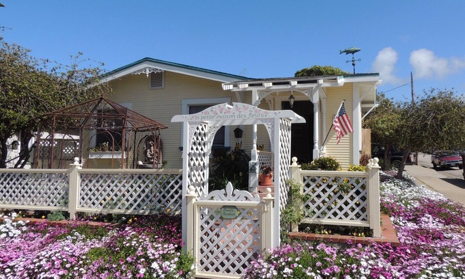 Morro Bay Cabaña | Cottage con encanto e histórico de playa - Oasis en el corazón del centro