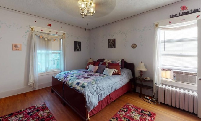 Wausau Cama Y Desayuno | Charming, historic bed & breakfast in delightful Wausau with WiFi, AC & parking