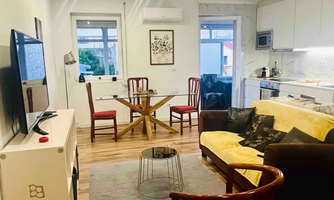 Bonfim Condominio | Charming Historic Center Oporto Apartment Balcony a 5 min da Ribeira e Aliados