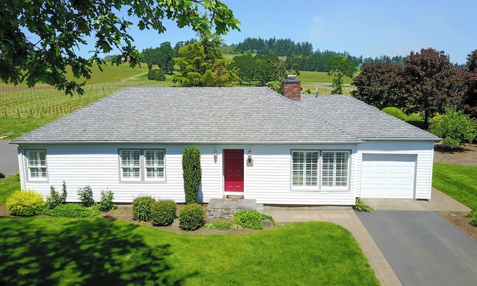 Dayton Cabaña | Charming Historic Cottage on Vineyard