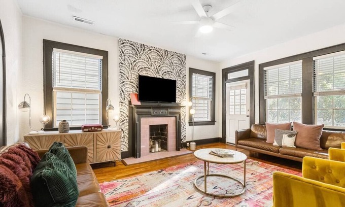 Cannonborough Elliotborough Casa | Charming Historic Downtown Abode! King Street