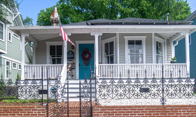 Wilmington Cabaña | Charming Historic Empie-Possion Cottage
