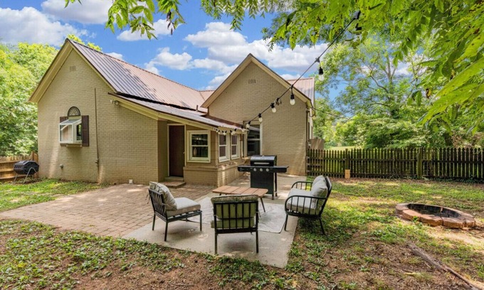 Hurdle Mills Casa | Charming historic farm house