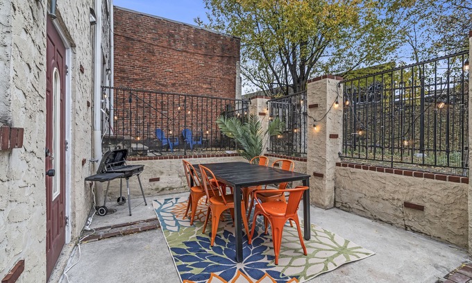 Old City Apartamento | Charming Historic Gem Heart of Philly 2B