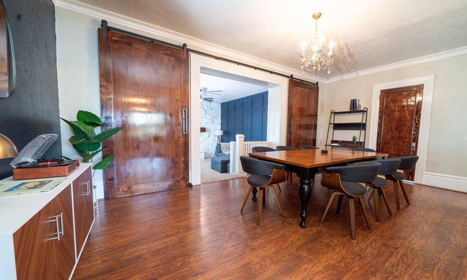 Payson Casa | Charming Historic Home with chef's kitchen formal dining, sitting room, & patio