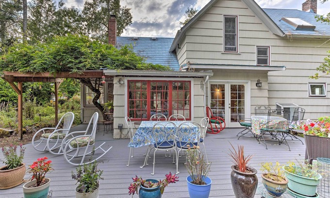 Federal Way Casa | Charming Historic Retreat Near Poverty Bay!