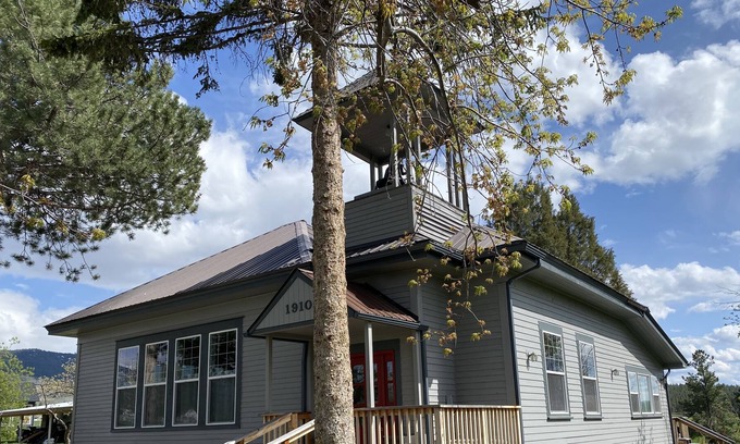 Corvallis Otro | Charming Historic Schoolhouse in the Bitterroot Valley