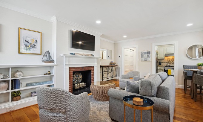Historic District Casa | Charming Historic Townhouse Steps From USNA