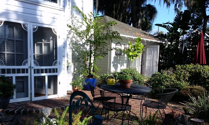 Safety Harbor Cabaña | Encantador, histórico Carriage House Old Florida en Tampa Bay