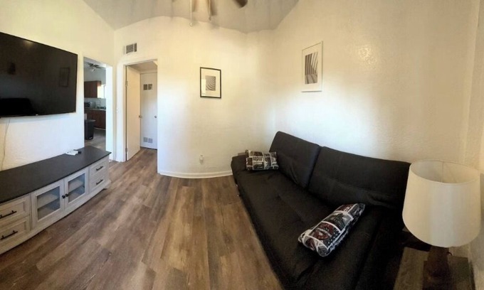 El Paso Cabaña | Charming HIstorical cottage in amazing El Paso