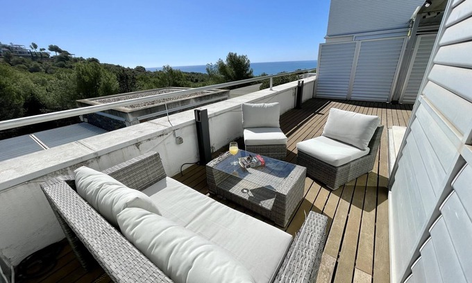 Sant Pere de Ribes Apartamento | Encantadora casa con la mejor piscina de la comarca. vilanovaapartments
