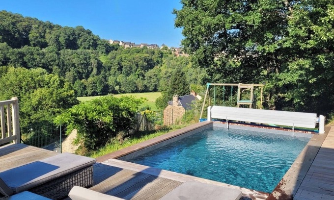Saint-Laurent-d'Olt Casa | Charming house, swimming pool, terrace and superb view!