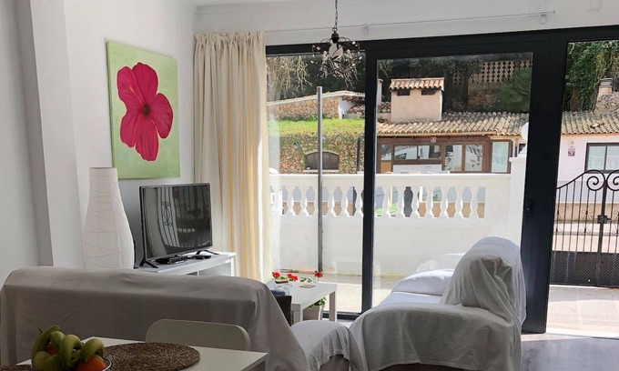 Cala San Vicente Apartamento | Encantador apartamento "Can Inma By Modesto B" cerca de la playa con Wi-Fi y aire acondicionado; aparcamiento disponible, se admiten mascotas