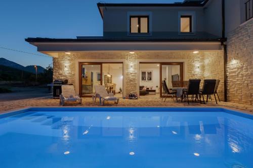 Slime Casa | Charming holiday home Dolac in rural area with pool